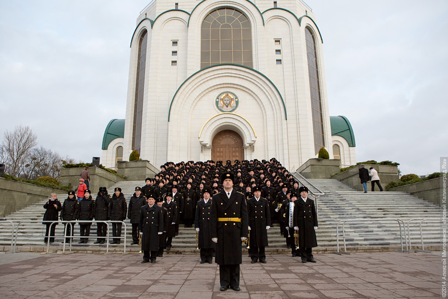 Форменный патриотизм: День Конституции в Калининграде отметили хоровым пением