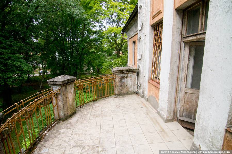 Темнота и фантасмагории: вилла «Яффа» в фотопроекте «Пустые дома»