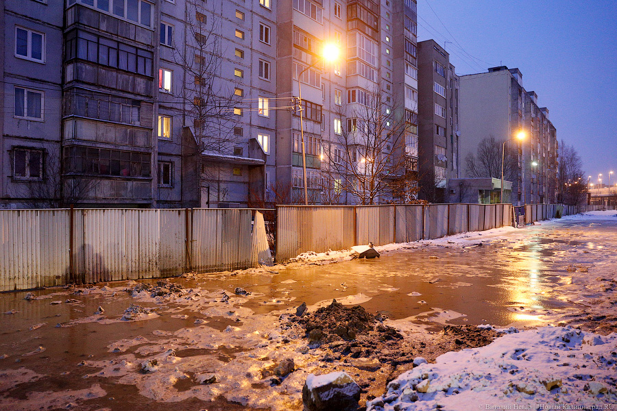 Ледовый остров: под второй эстакадой прорвало трубопровод (фото)