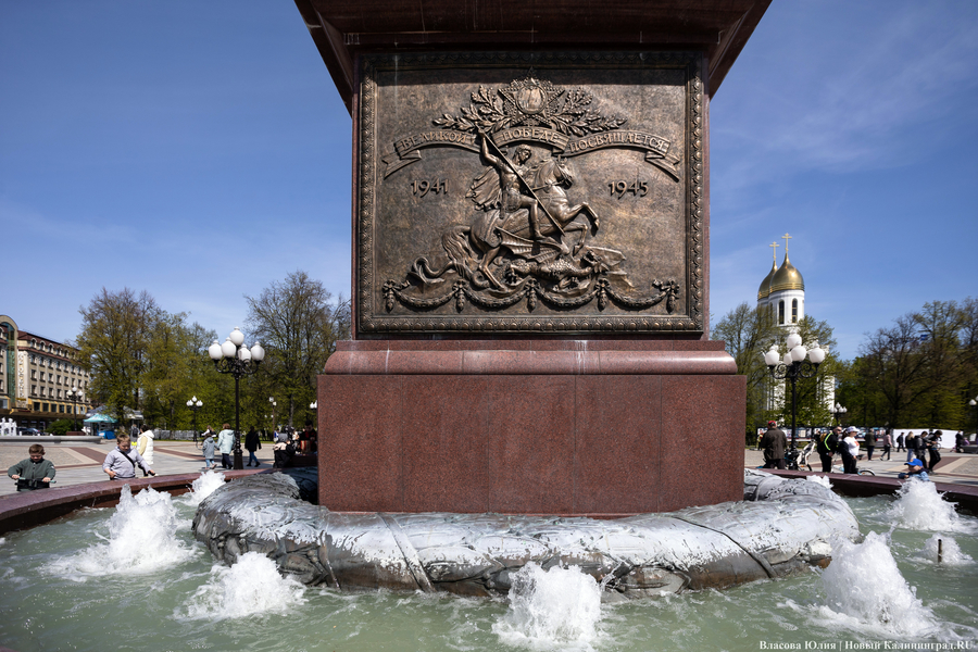 «Быки» и «младенцы»: в Калининграде начался сезон фонтанов (фото)