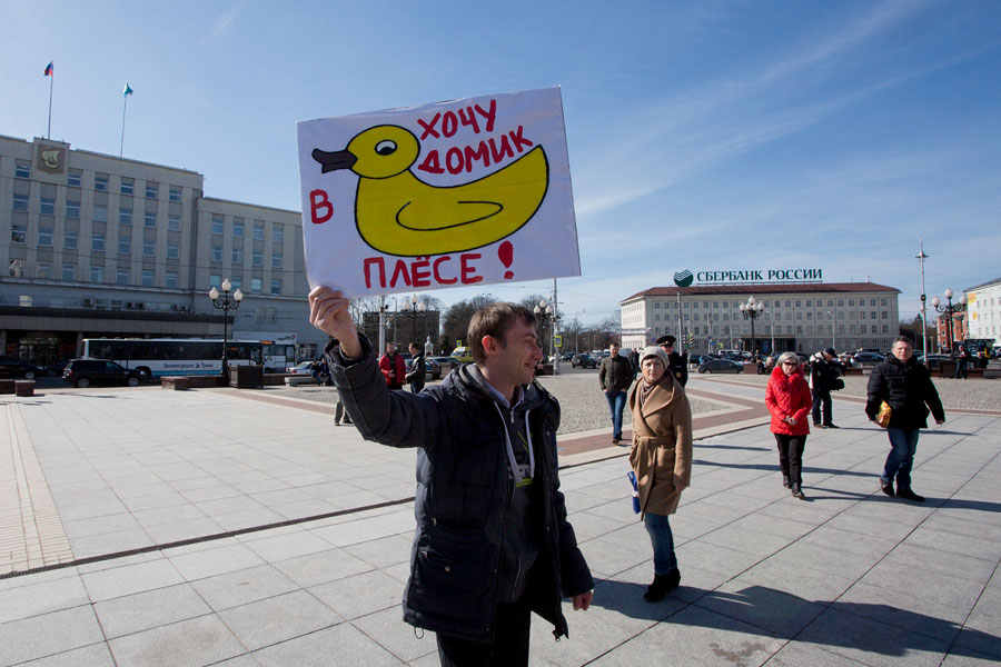 Снять галстук, свернуться клубком: советы мэрии Калининграда для митингующих