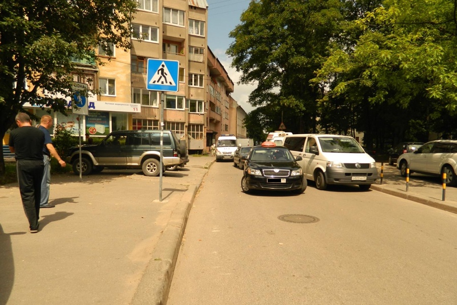 За сутки в Калининграде под колеса автомобилей попали два пенсионера (фото)