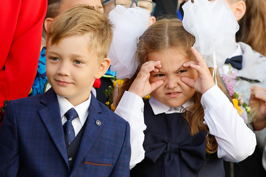 С военным оркестром и под «Катюшу»: в Калининграде открыли самую большую школу