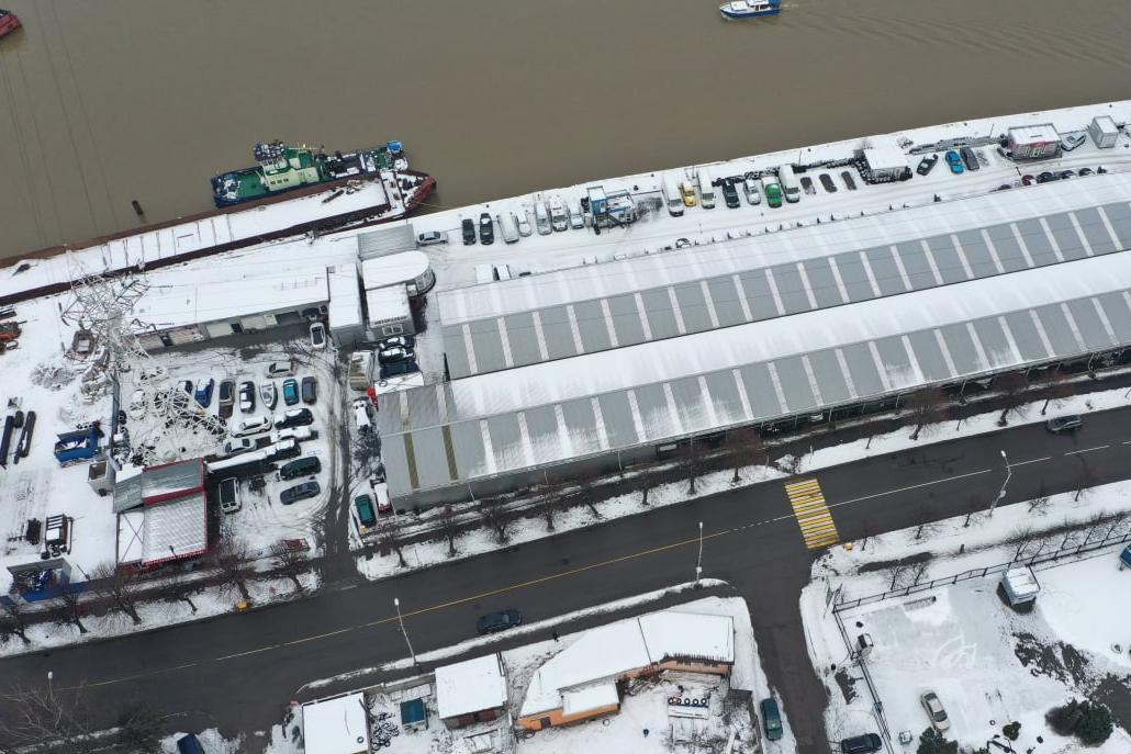 «Собственник хочет больше денег»: в мэрии рассказали о конфликте из-за парковки на Портовой