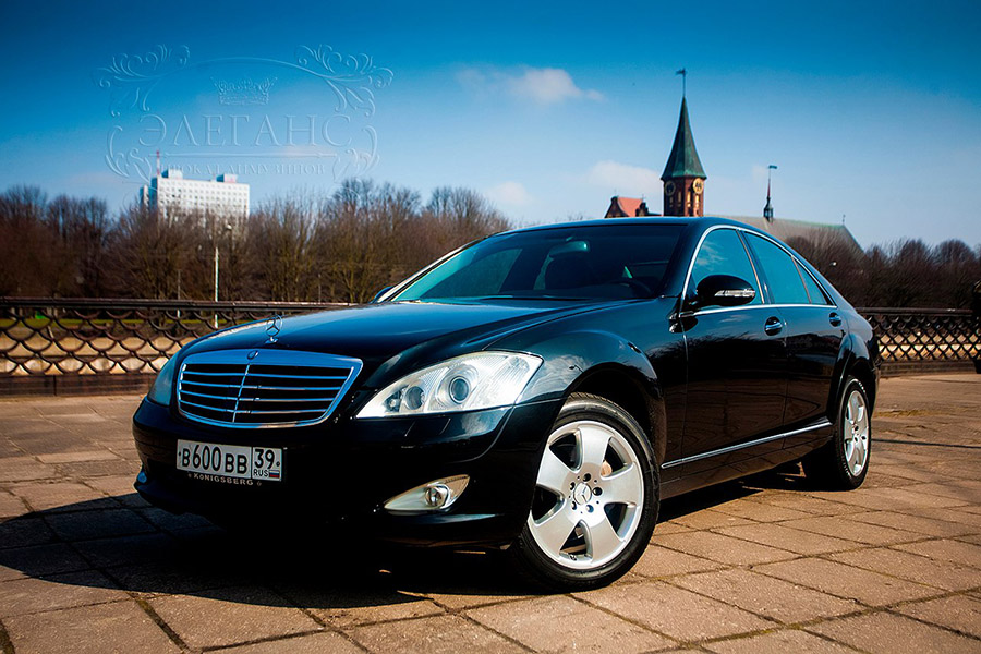 Автомобиль представительского класса способен великолепно украсить вашу свадьбу