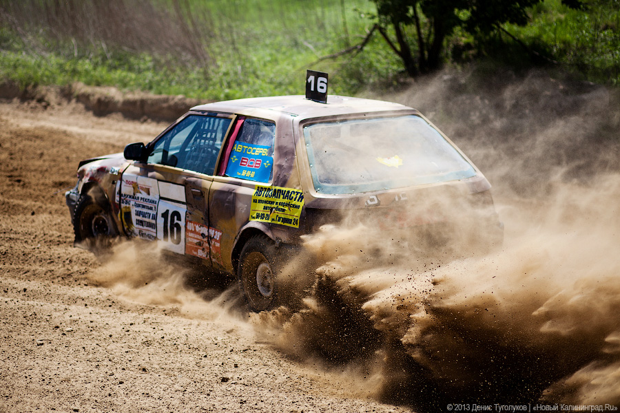 «С шумом и пылью»: фоторепортаж с соревнований по автокроссу