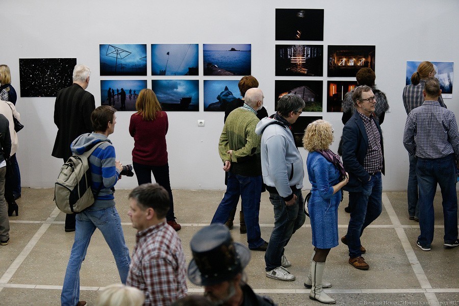 Картинки с выставки: открытие Балтийской биеннале фотографии