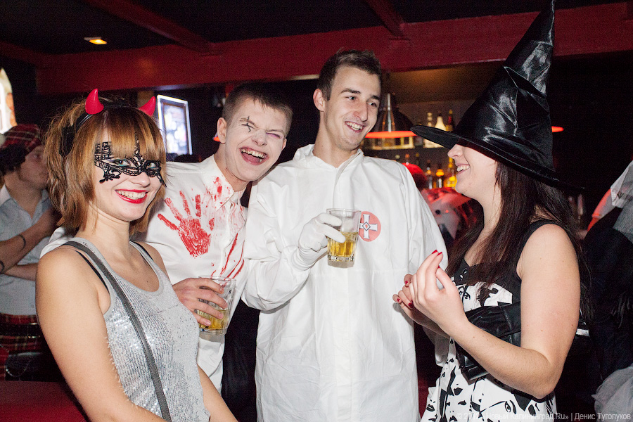 «Живее всех святых»: фоторепортаж с Хэллоуина на «Вагонке»