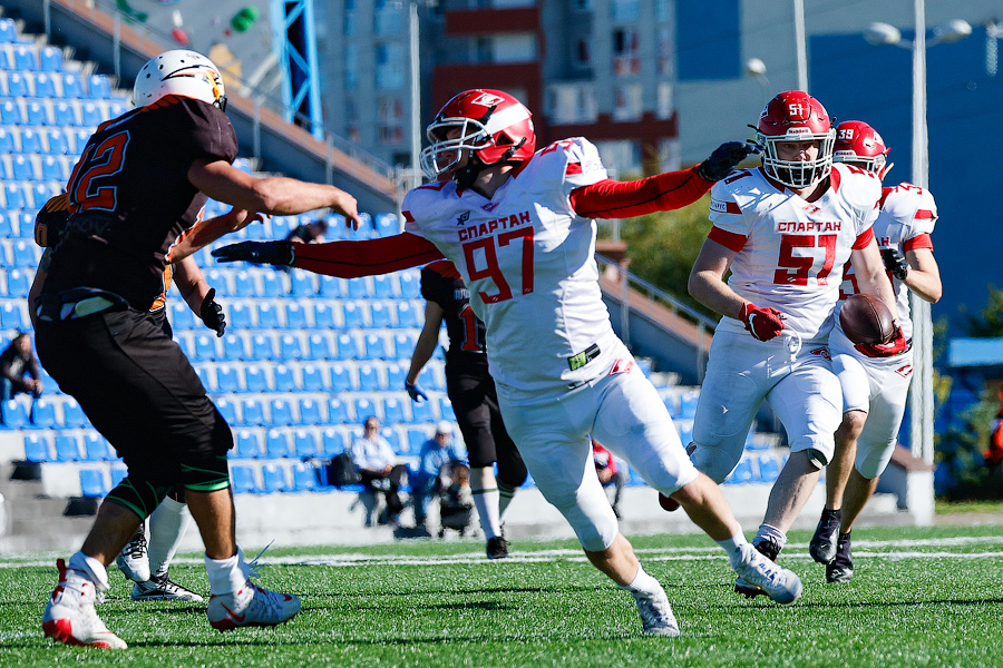 Пролёт «Ястребов»: как в Калининграде сыграли в американский футбол (фото)