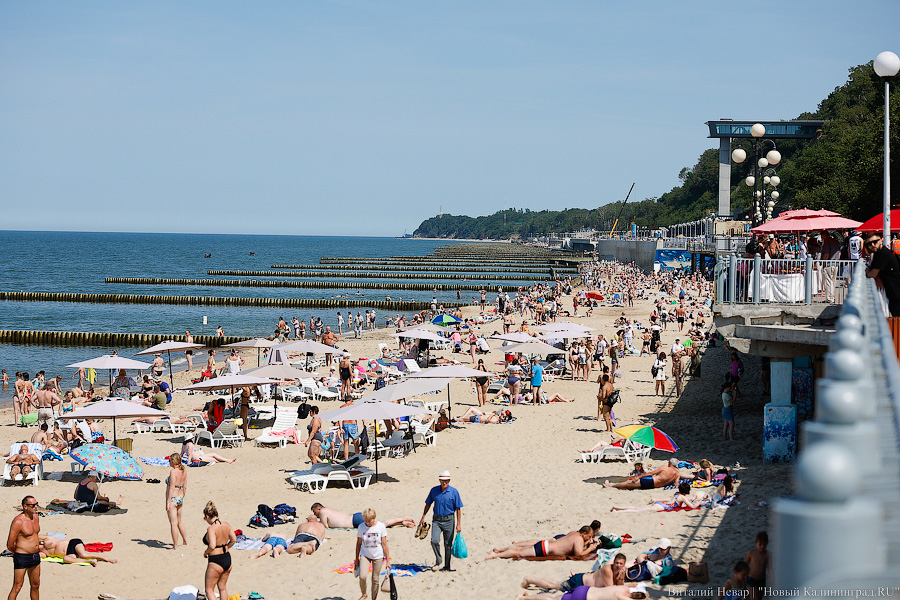 Забор поставили, люди остались: в Светлогорске перекрыли часть променада и пляжа (фото)