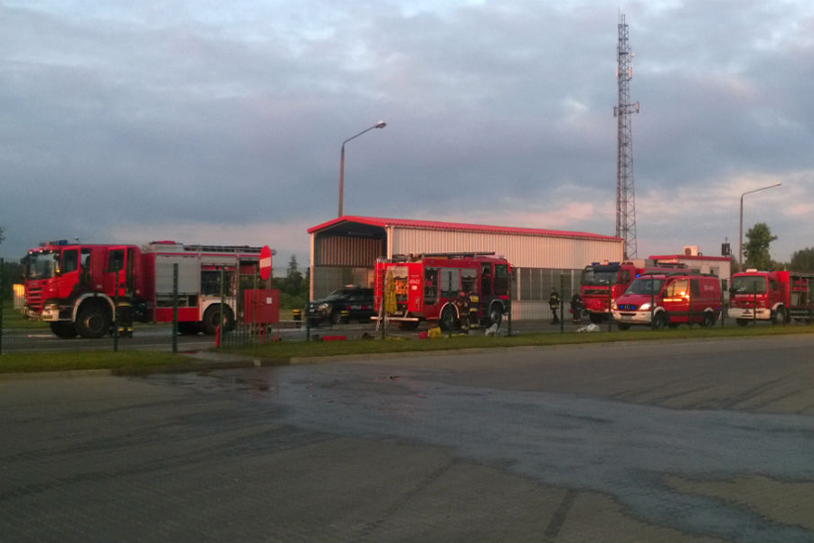 Машина, из-за которой в Безледах эвакуировали людей, везла уксусную кислоту (фото)