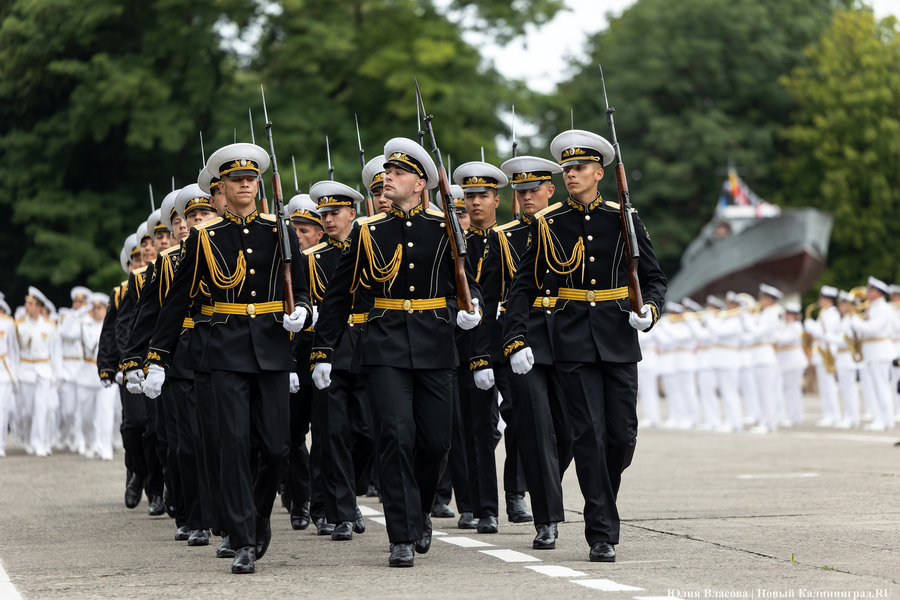 День ВМФ в Балтийске: как прошел парад кораблей Балтфлота (фото)