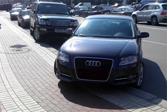 Мэрия хочет сделать парковку на площади Победы платной круглосуточно