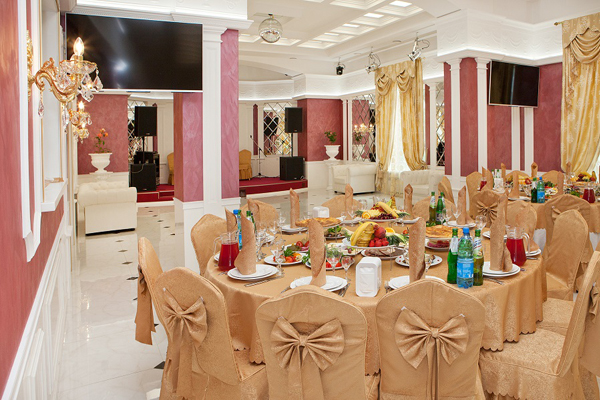 Ресторан-кафе «Арарат» приглашает молодоженов отметить свадебный банкет