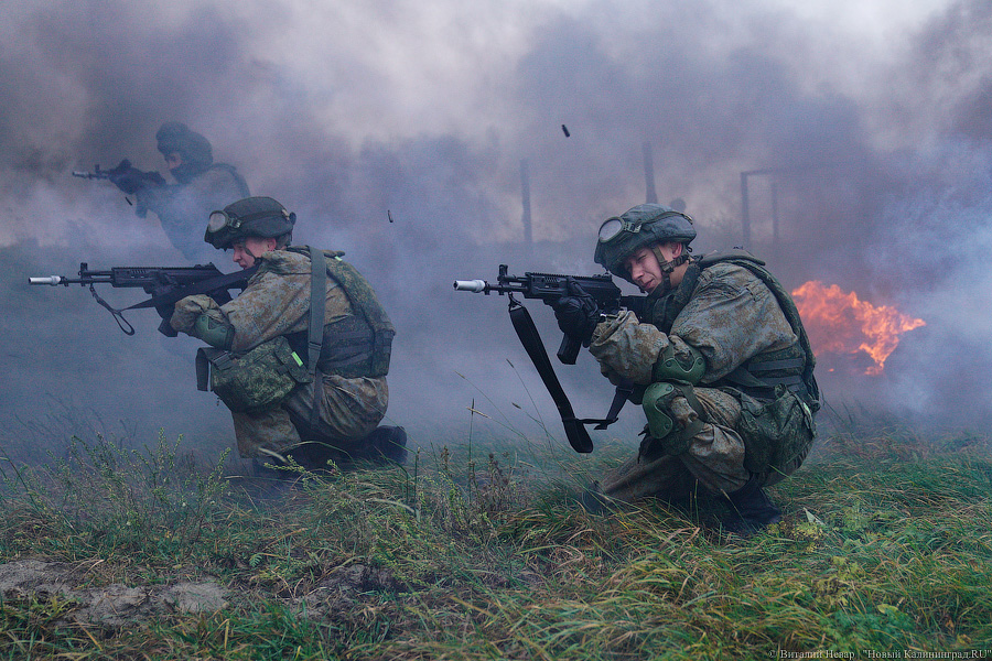 В условиях, приближенных к боевым: тренировка морпехов на психологической полосе препятствий