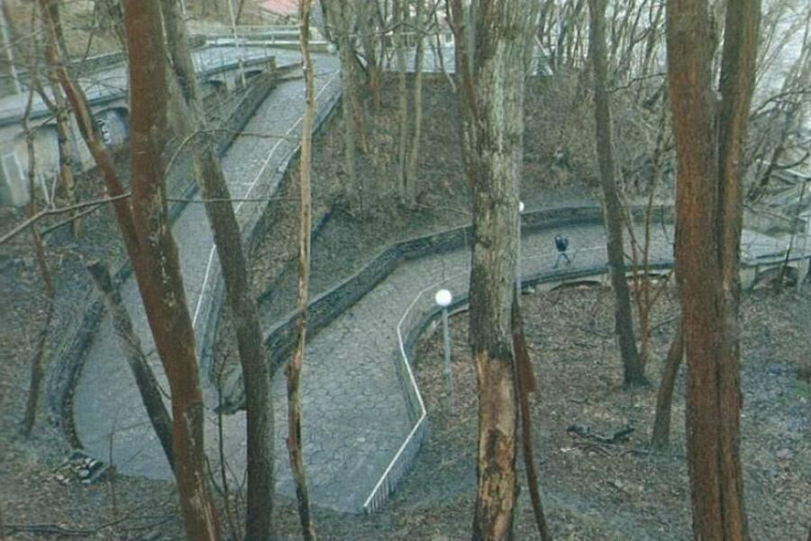 На серпантинном спуске к морю в Светлогорске планируют заменить ограждение