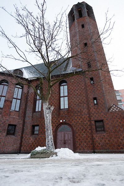 Автомастерская, фабрика, церковь: как строили и восстанавливали Кирху Креста на Острове