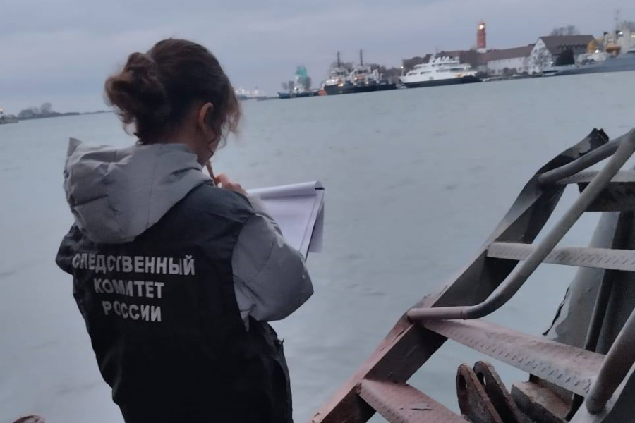В Балтийском проливе столкнулись паром «Нида» и плавучий док (фото)