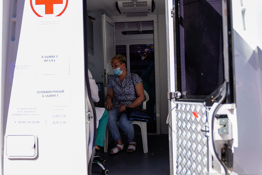 Кто последний на укол: в Калининграде образовались очереди на прививку от COVID