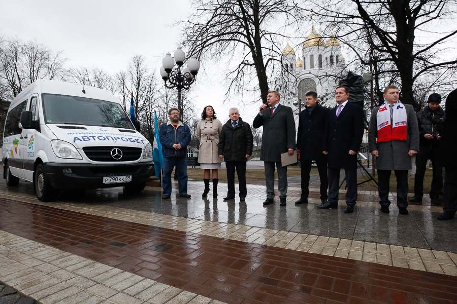 «Женщин не берем!»: организаторы автопробега «Калининград — Севастополь» встретились с горожанами