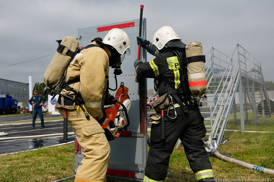 И огонь, и вода: как проходил финал областного конкурса МЧС в Калининграде (фото)