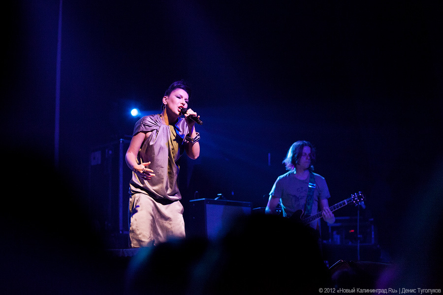 «Ну вот и поговорили»: фоторепортаж с концерта певицы Елки