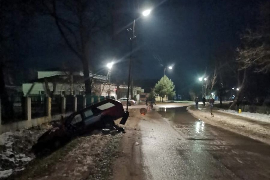 В Славске «Фольксваген» вылетел в кювет, водитель в больнице (фото)