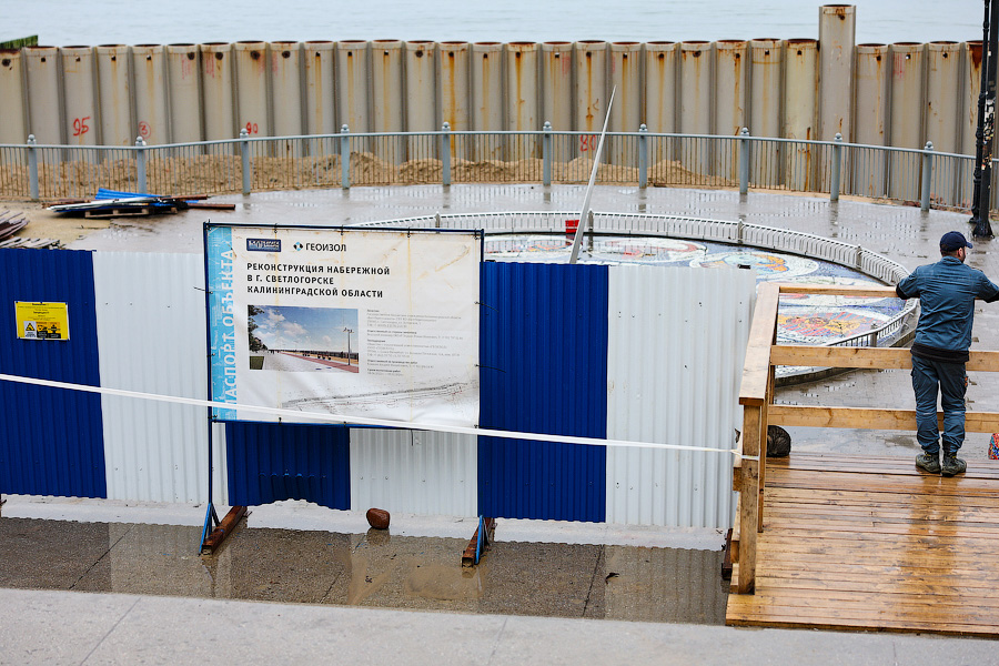 Вода, сваи, буны: что происходит в Светлогорске, где реконструируют старый променад (фото)