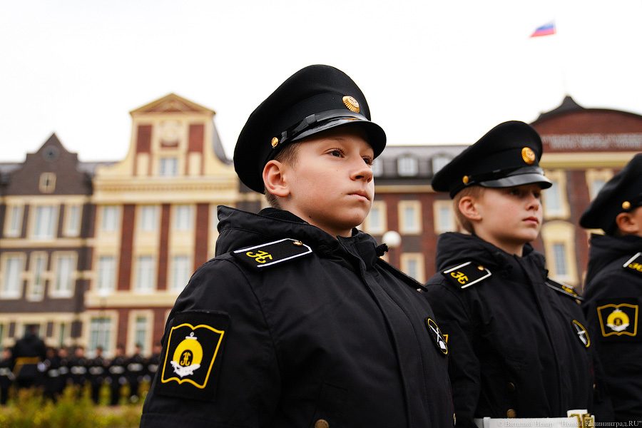 Горящие глаза, серьезные лица: первокурсников приняли в нахимовцы (фото)