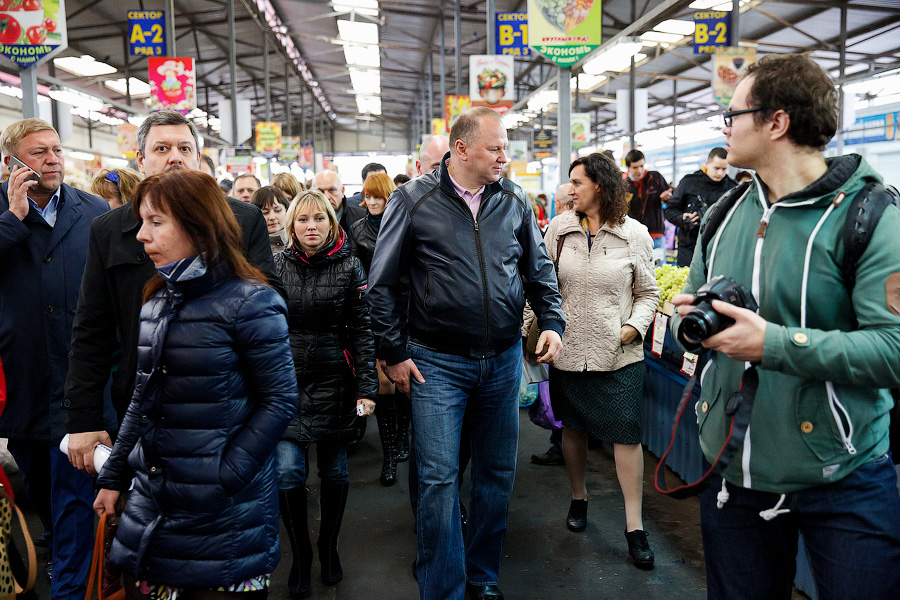 «Я вижу, цены выросли»: Николай Цуканов побывал на Центральном рынке города