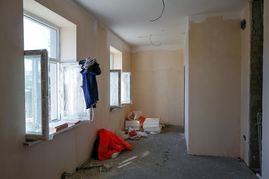 Почему в маске, почему без маски: в Калининграде продолжаются социальные стройки