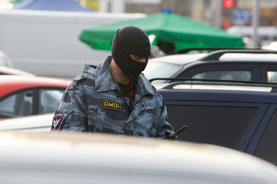 Уборка к празднику: в Калининграде у Центрального рынка вновь ловили мигрантов