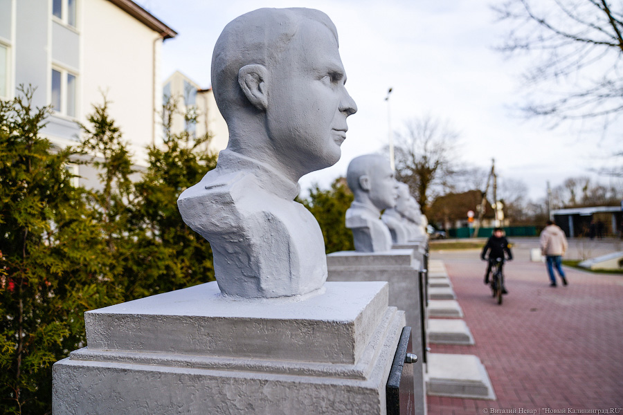 В Чкаловск вернули бюсты лётчиков после реставрации. Вот как они теперь выглядят