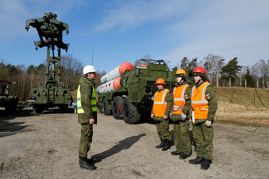 На страже: С-400 отразил атаку вероятного противника