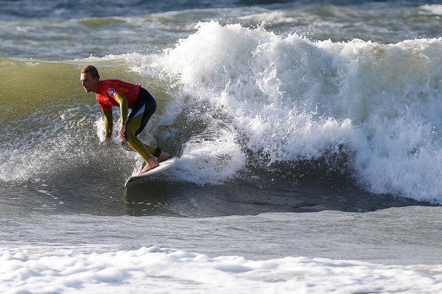 На волне «профи»: фоторепортаж с Чемпионата по серфингу в Зеленоградске