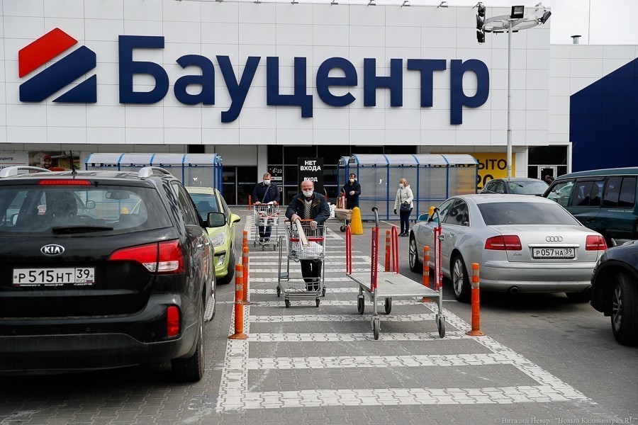 Вход в масках и перчатках: в регионе заработали непродовольственные магазины (фото)