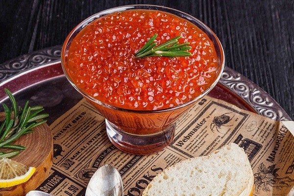 Красная икра по цене от 360 руб./100 г в ТД «ИкрАмАниЯ»