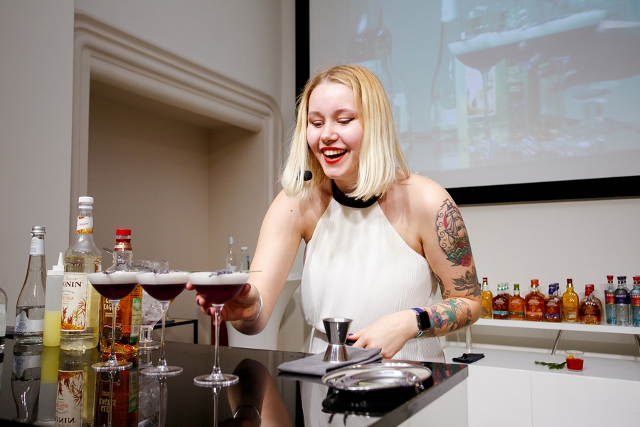 Лучшего бармена Калининграда определили на конкурсе «Янтарный Шейкер-2022»