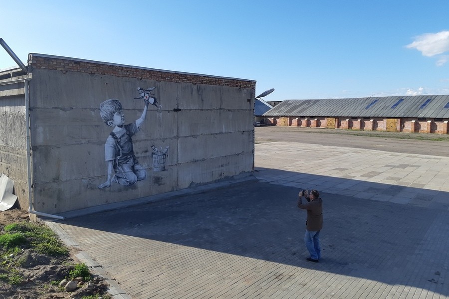 В Советске нарисовали копию граффити Бэнкси, посвящённого медикам (фото)