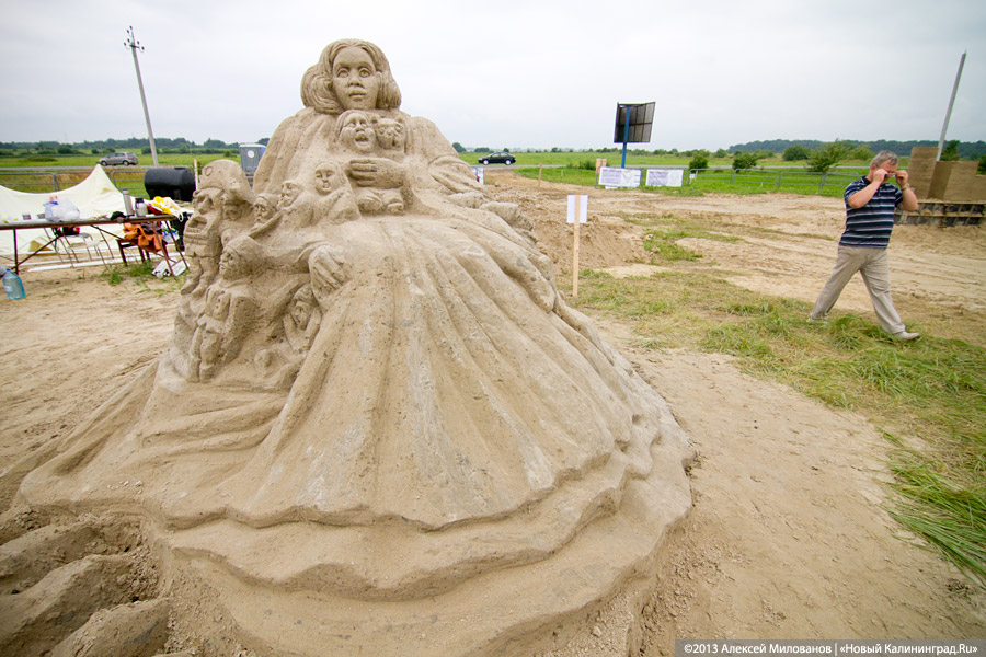 Песочная Гофманиана: под Гурьевском проходит второй фестиваль песчаных скульптур