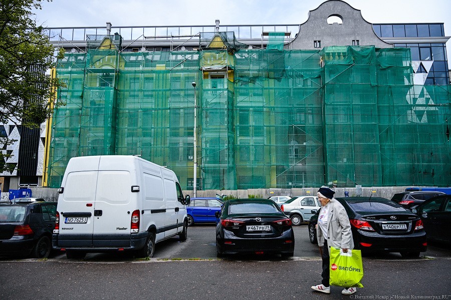 Стекло и треугольники: как выглядит фасад реставрируемой «Кройц-аптеки»