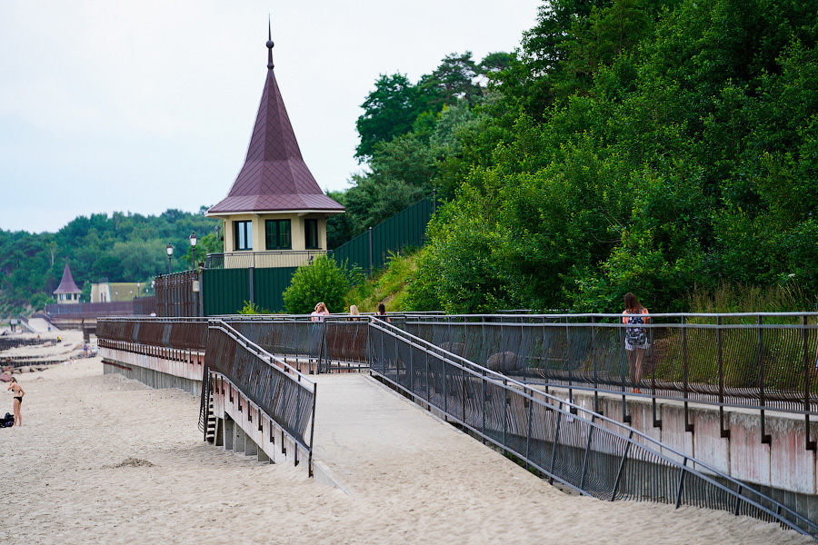Ржавое настоящее: как выглядит променад рядом с госрезиденцией в Пионерском