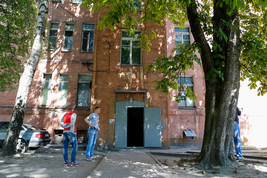 «Придет ОМОН»: жители аварийного дома в Балтийске рискуют оказаться на улице