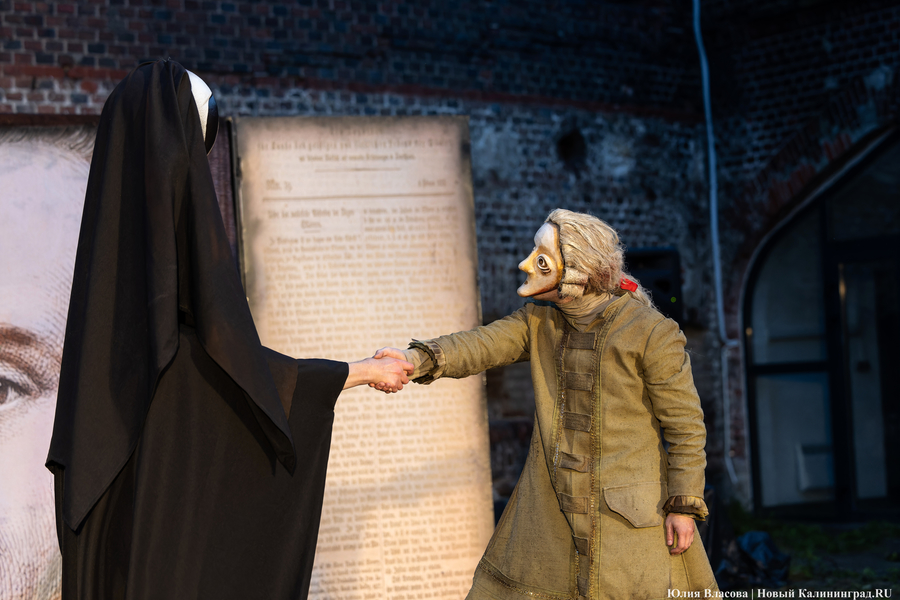 Не кантовать: в башне «Врангель» сыграли спектакль про Канта