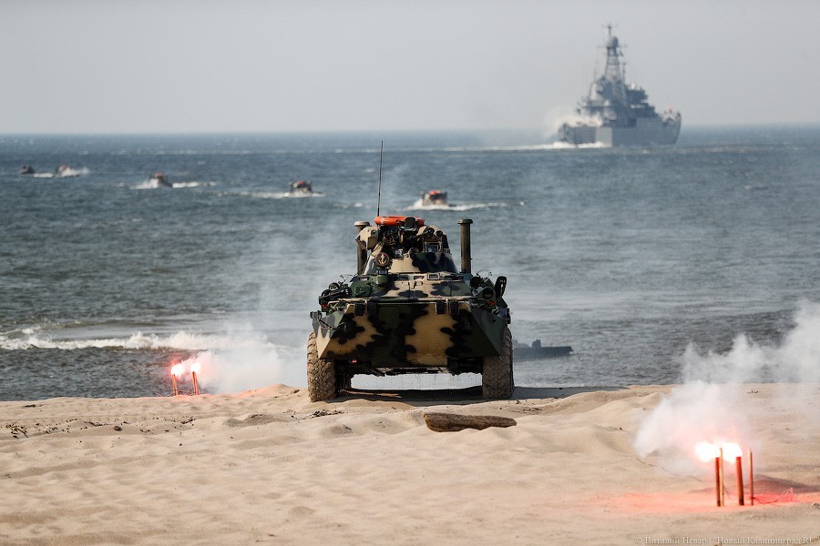 Берег в огне: на Балтфлоте отработали высадку морского десанта
