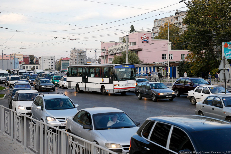 В Калининграде маршрутчик погнался за подрезавшим его водителем и получил химический ожог