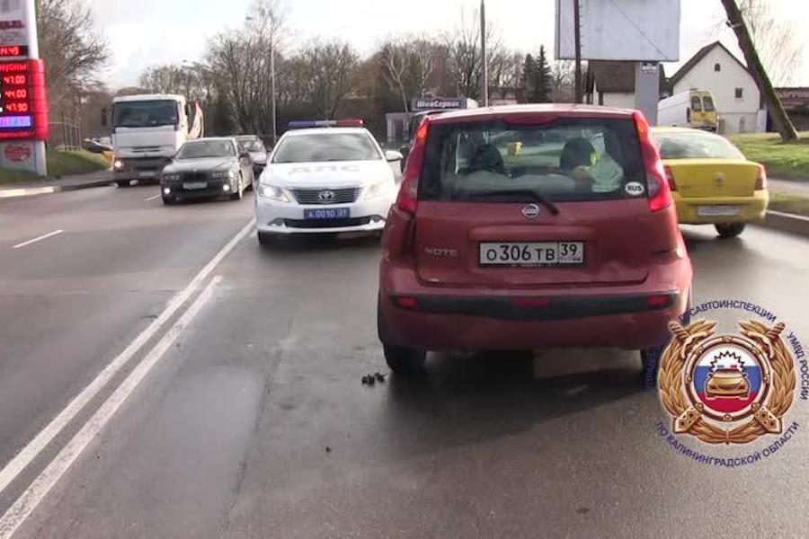 На ул. Румянцева «Опель» врезался в «Ниссан» с женщиной и двумя детьми (фото)