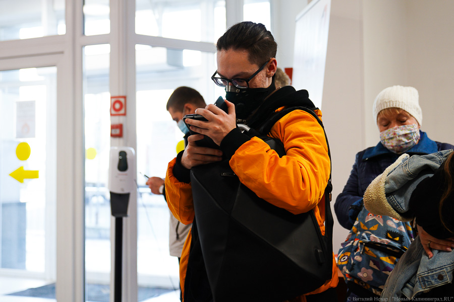 Вне зоны ковид-фри: что происходит в МФЦ на площади Победы после новых ограничений