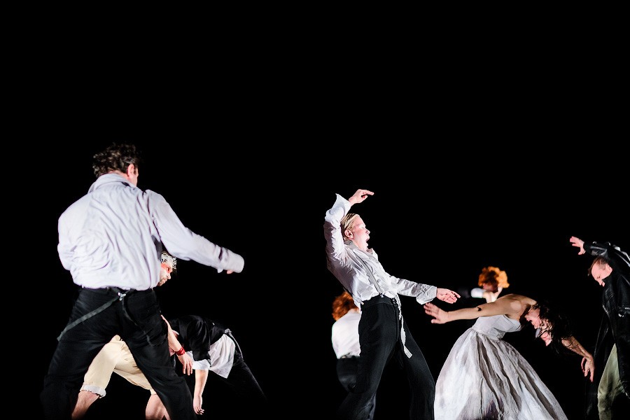 Живых больше нет: «Балтийские сезоны» завершились антивоенным спектаклем (фото)