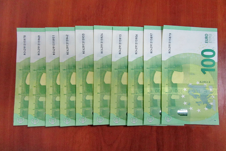 Калининградские таможенники пресекли контрабанду валюты на 62 тыс. долларов